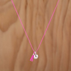 Collier boule et mini pompon rose flashy