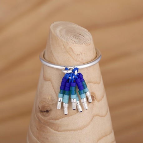 bague avec breloque en perle Miyuki bleu roi et vert émeraude