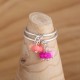 Bague breloque 3 perles en verre teinté corail rose fluo