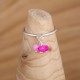 Bague breloque 3 perles en verre teinté rose fluo